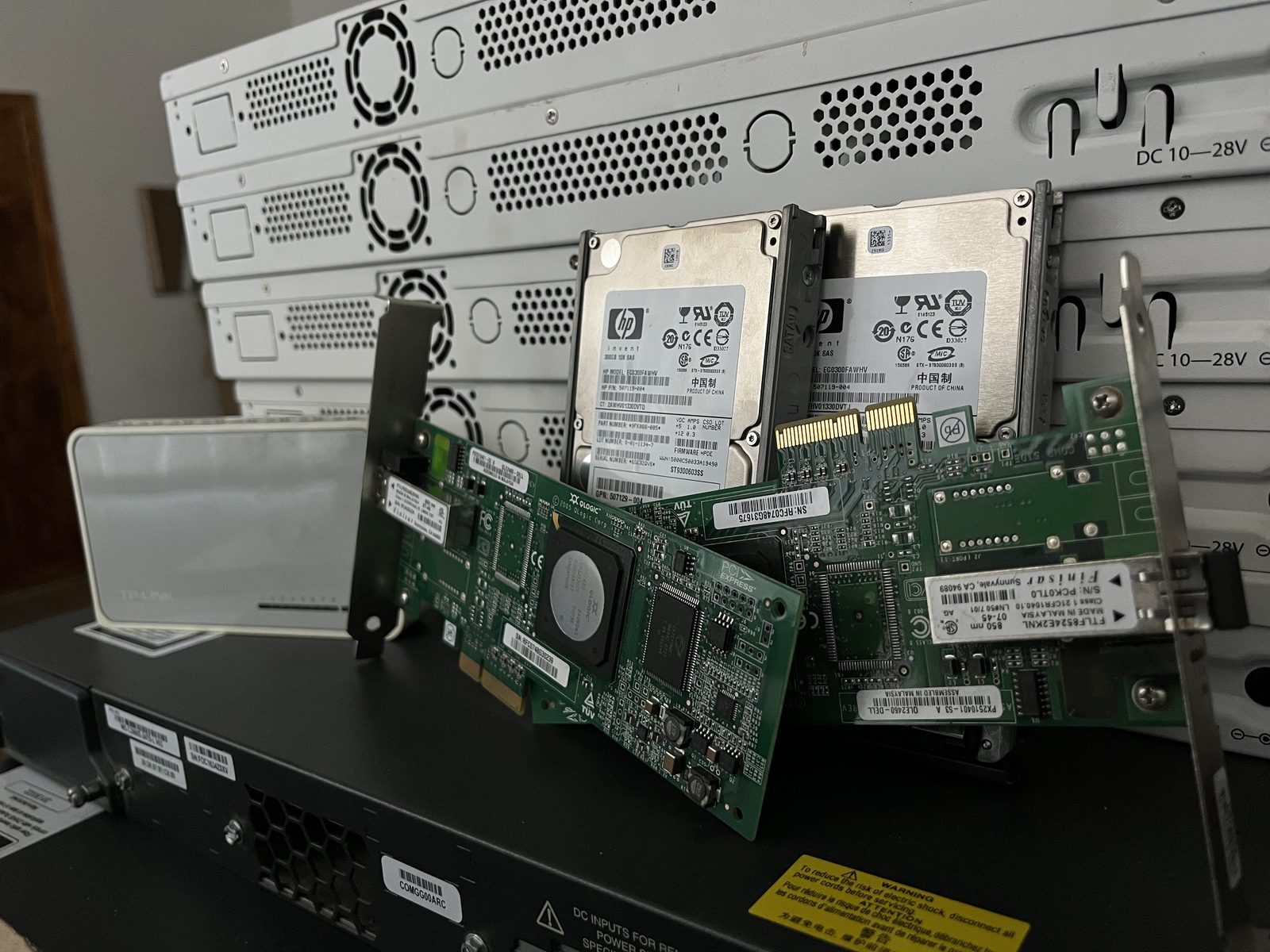 Контролери QLogic та Dell для підключення систем зберігання