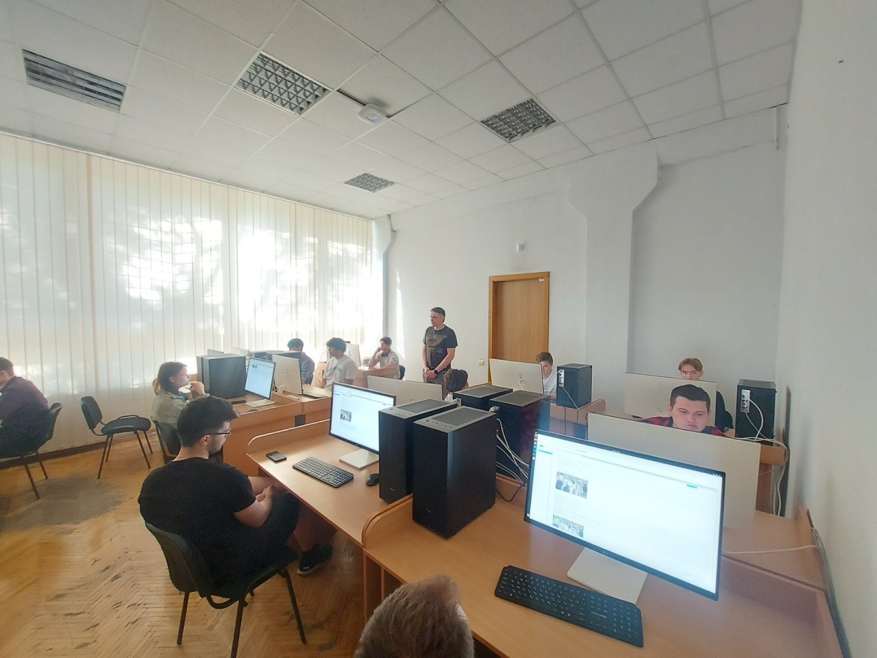 Заняття в аудиторії лабораторії